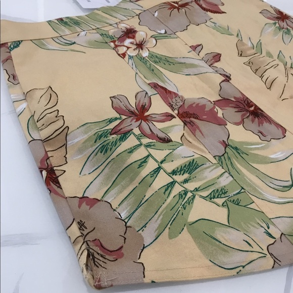 NWT URBAN OUTFITTERS Floral Med Hi-Waist Short - Picture 10 of 16